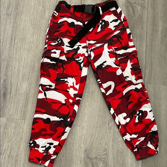 Rue21 Red and Black Camo cargo  Joggers #B054 - Picture 1 of 11